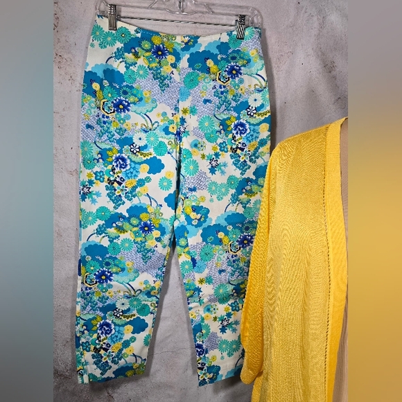 NYC Design Co Sz 8 Bright White Blue & Yellow Floral Capris Made In USA EUC - Picture 2 of 5